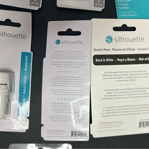 Silhouette Cameo 3 blades and accessories - Picture 3 of 4